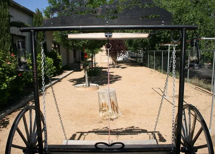 Antelope Hills Motel 3*